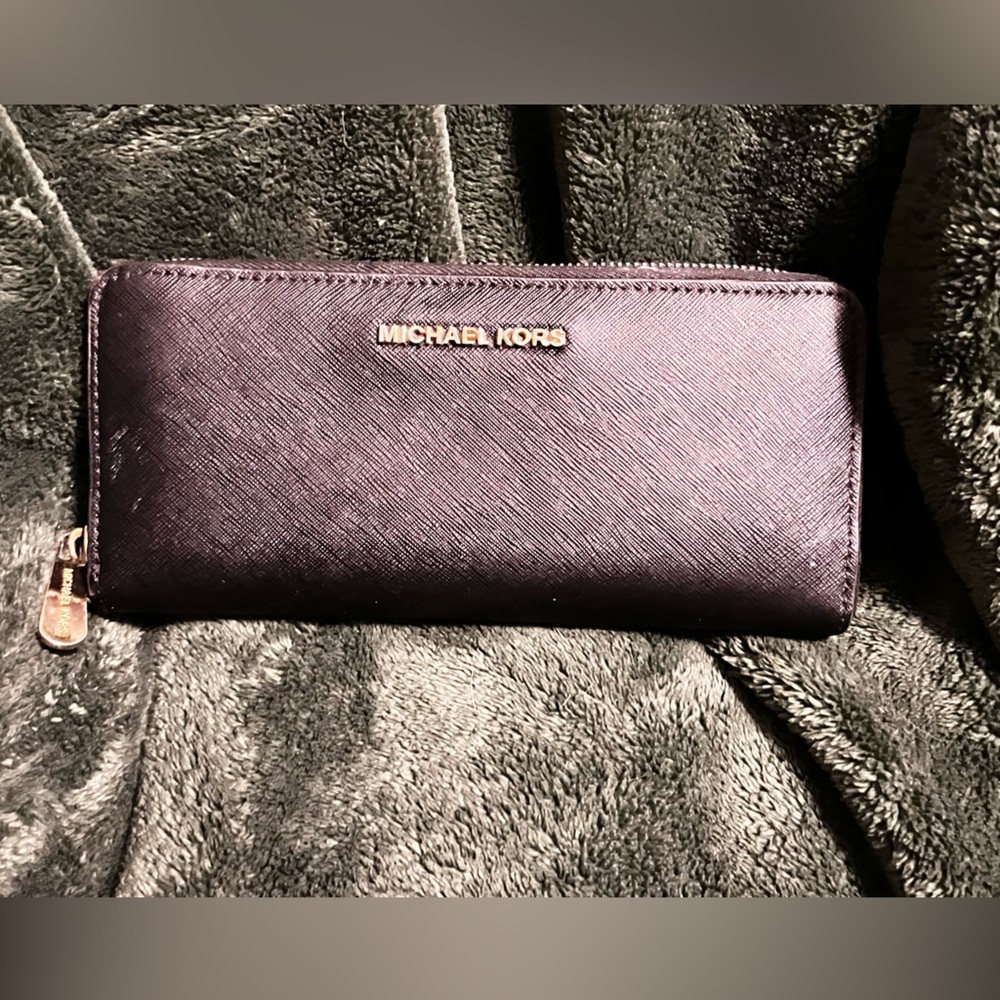 Michael Kors Zip Around Wallet